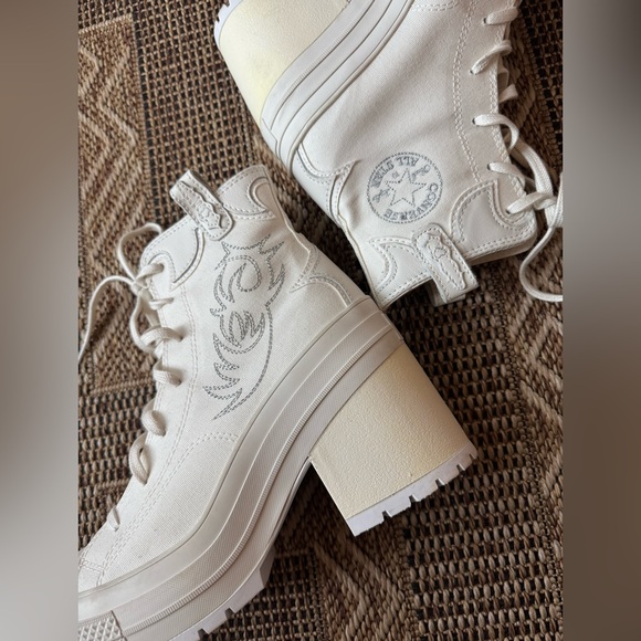 CONVERSE Chuck 70 De Luxe Heel Platform Western Embroidery Size 9.5 - Picture 2 of 7